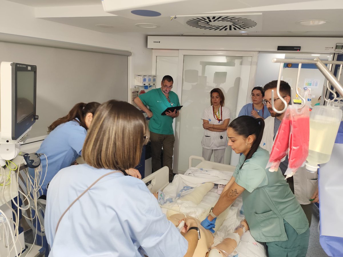 AngelHdez13's tweet photo. Acabamos nueva formación para 154 profesionales en UCIC @hbellvitge
💪🏻Reforzamos conceptos y protocolos internos
📋Identificamos puntos de mejora
⬆️Seguridad de nuestros pacientes
Todo gracias al esfuerzo y dedicación de participantes e instructores. Seguimos! https://t.co/KaaluaDTT7