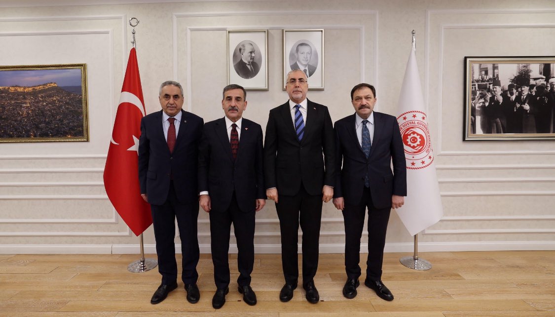 📌 Çalışma ve Sosyal Güvenlik Bakanı Prof. Dr. Vedat Işıkhan’ı, Türkiye Kamu-Sen Genel Başkanımız Önder Kahveci ve Türkiye Kamu-Sen Teşkilatlandırmadan Sorumlu Genel Başkan Yardımcısı ve Türk Haber-Sen Genel Başkanımız Yücel Kazancıoğlu ile birlikte ziyaret ettik.

📌 Sayın