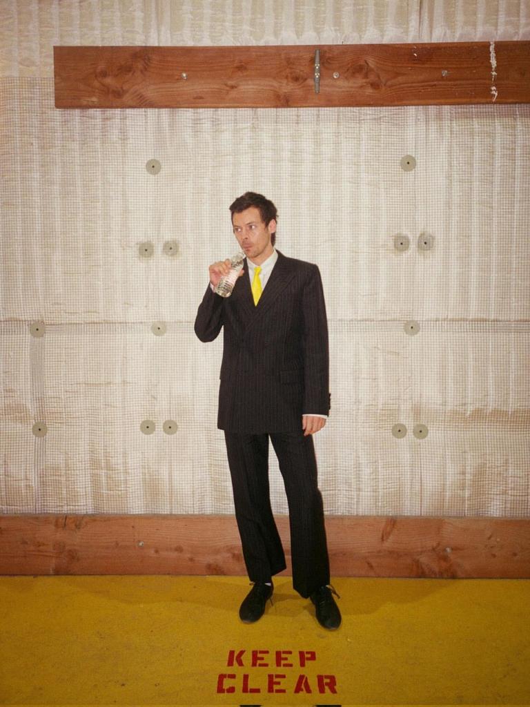 📲| Harry on set for the American Girls music video. 

📸: Stella Blackmon