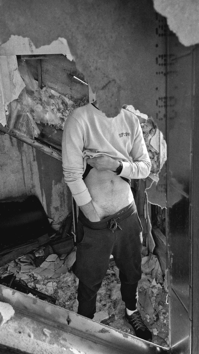 hungOUTdoor tweet media