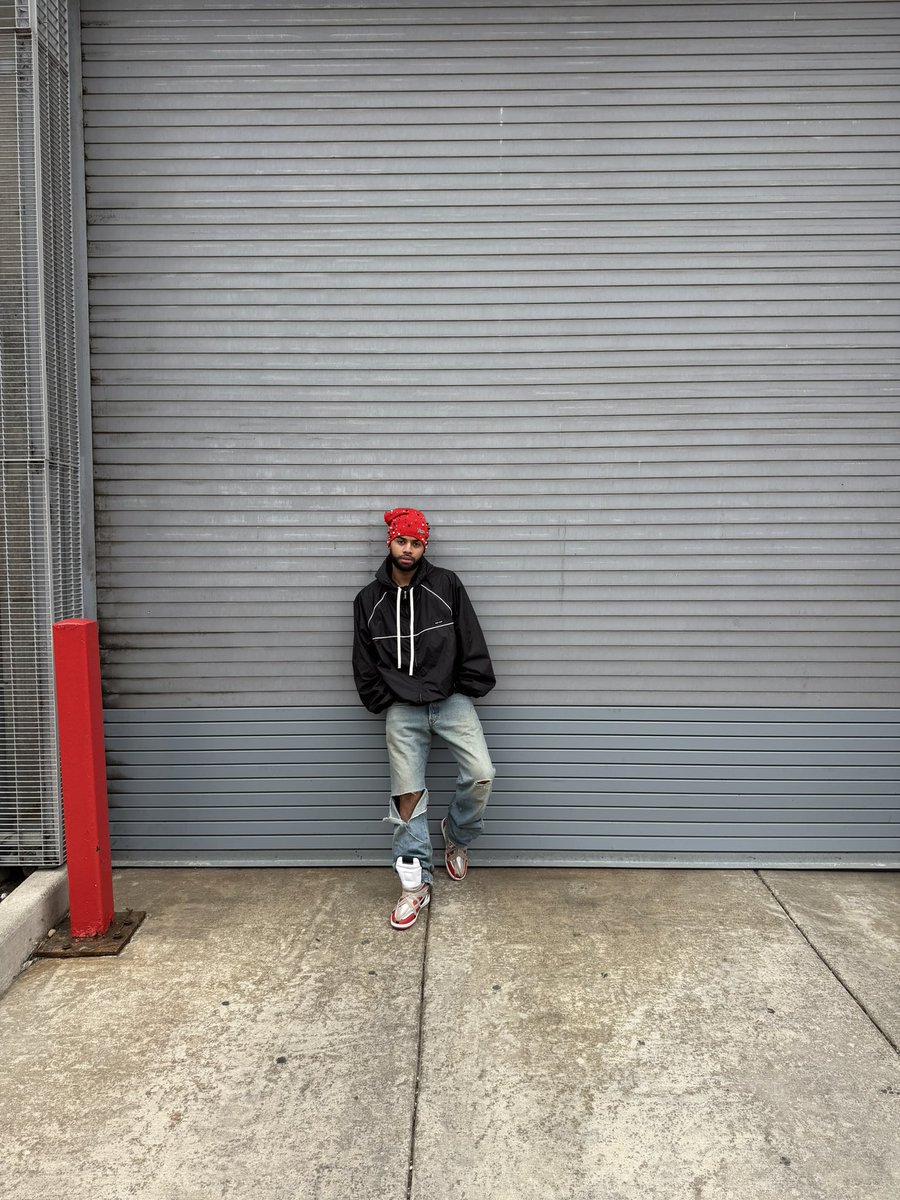 _vws__'s tweet photo. In the city 🌹 https://t.co/QKdT9xIU3Y