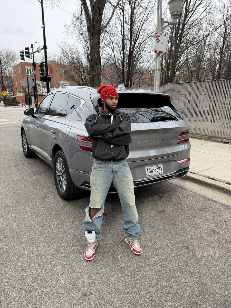 _vws__'s tweet photo. In the city 🌹 https://t.co/QKdT9xIU3Y