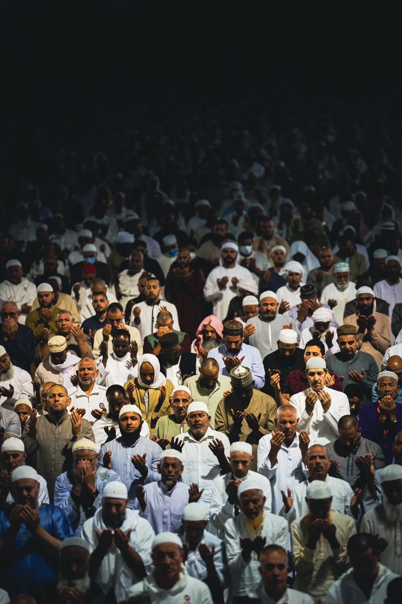 QaisAdb's tweet photo. "فابسط لهُ الكفِّ لن تأتيك فارغةً
فقد سألت الذي سوّاكَ من عدمِ!" https://t.co/L0KjkDzUpK