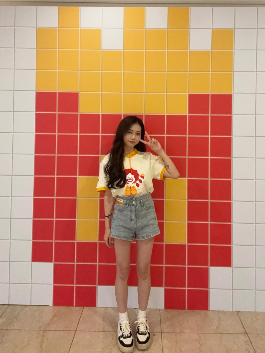 麥當勞女孩 tweet media