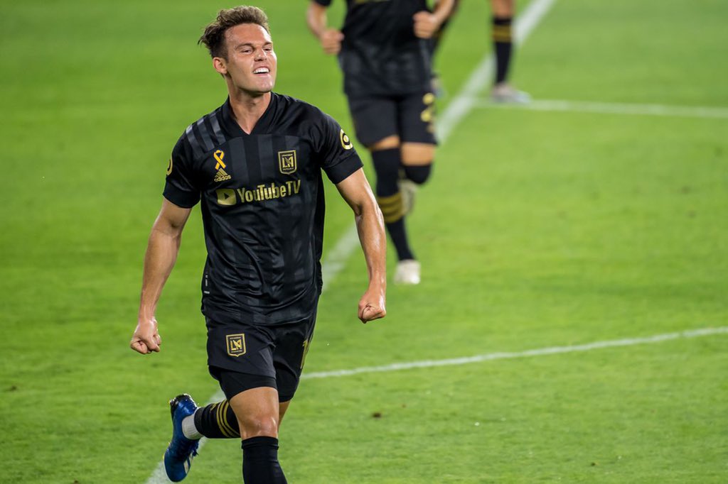 UNE AUTRE BELLE HISTOIRE

Danny Musovski de nationalité américaine mais d'origine macédonienne fera ses débuts en sélection, l'ailier de 30 ans qui est un top joueur de MLS à longuement hésité entre les États-Unis et la Macédoine. 1/2