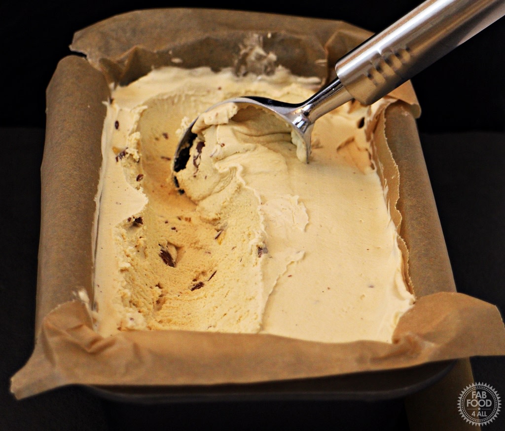 FabFood4All's tweet image. Looking for a delicious treat? Try Salted Caramel Crunchie Ice Cream with a mix of honeycomb and chocolate from Crunchie bars. Pure bliss in every bite! fabfood4all.co.uk/salted-caramel…  🍨🍫 #DessertDelight #Icecream #Crunchie