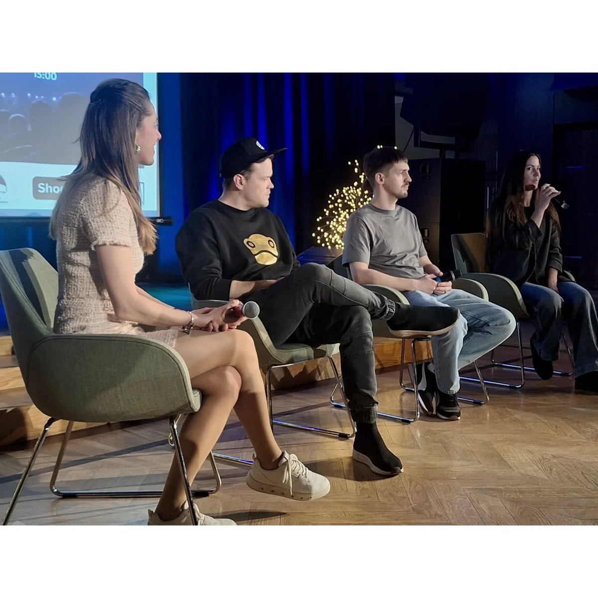 alexanderbits's tweet photo. Got invited to panel on the state of the Film &amp; Animation industry yesterday. Presented the first 3 minutes of the @zen_frogs pilot to the crowd of around 100.

Stay Zen AF. 🐸

Photos courtesy of @ArtZentsik https://t.co/hraiTJSEoD