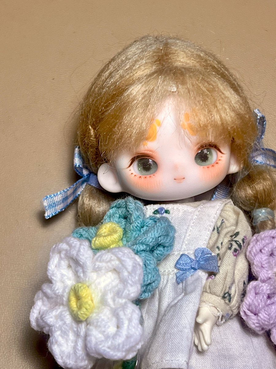 꽃 옆에 꽃 옆에 꽃 한송이💐

#내손의작은친구 #루나하로 #지햇님