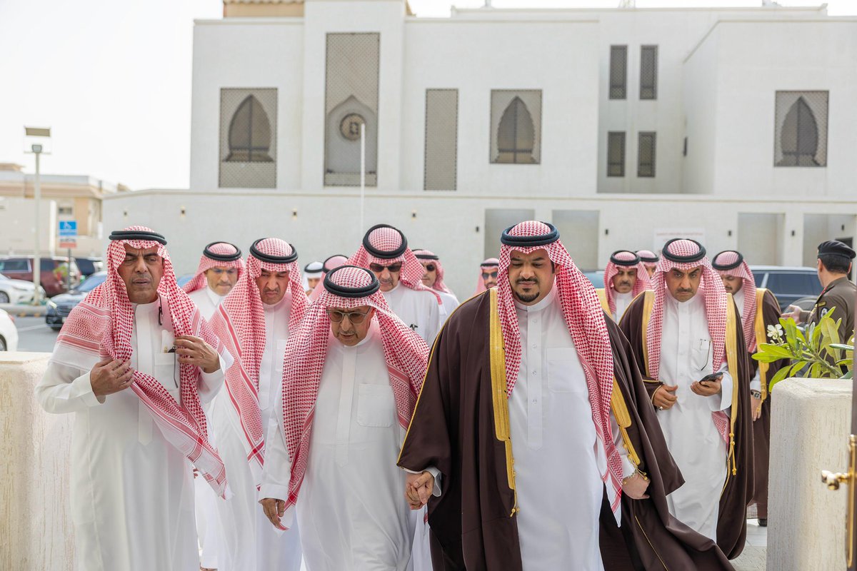 سمو نائب أمير منطقة #الرياض يؤدي صلاة الميت على رجل الأعمال حمد الجميح -رحمه الله-.
riyadh.gov.sa/#/home/news-de…

#إمارة_منطقة_الرياض