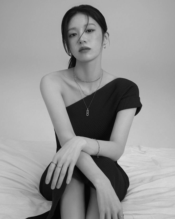 𝗦𝗘𝗥𝗘𝗡𝗔 𝗔𝗟𝗔𝗧𝗔𝗦. tweet media