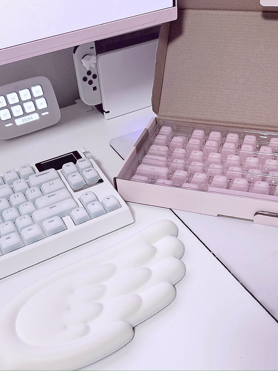 𝐯𝐢𝐯𝐢 tweet media