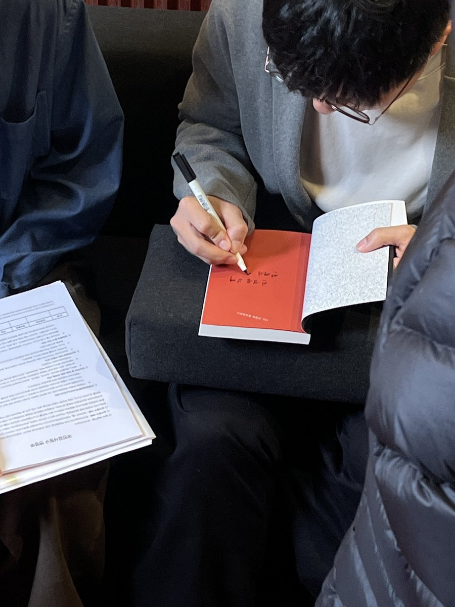 돌베개 tweet media