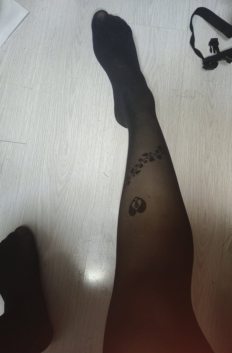 nailirbq's tweet photo. 媚黑纹身…有人喜欢吗🖤 https://t.co/bgXrdRzfpd