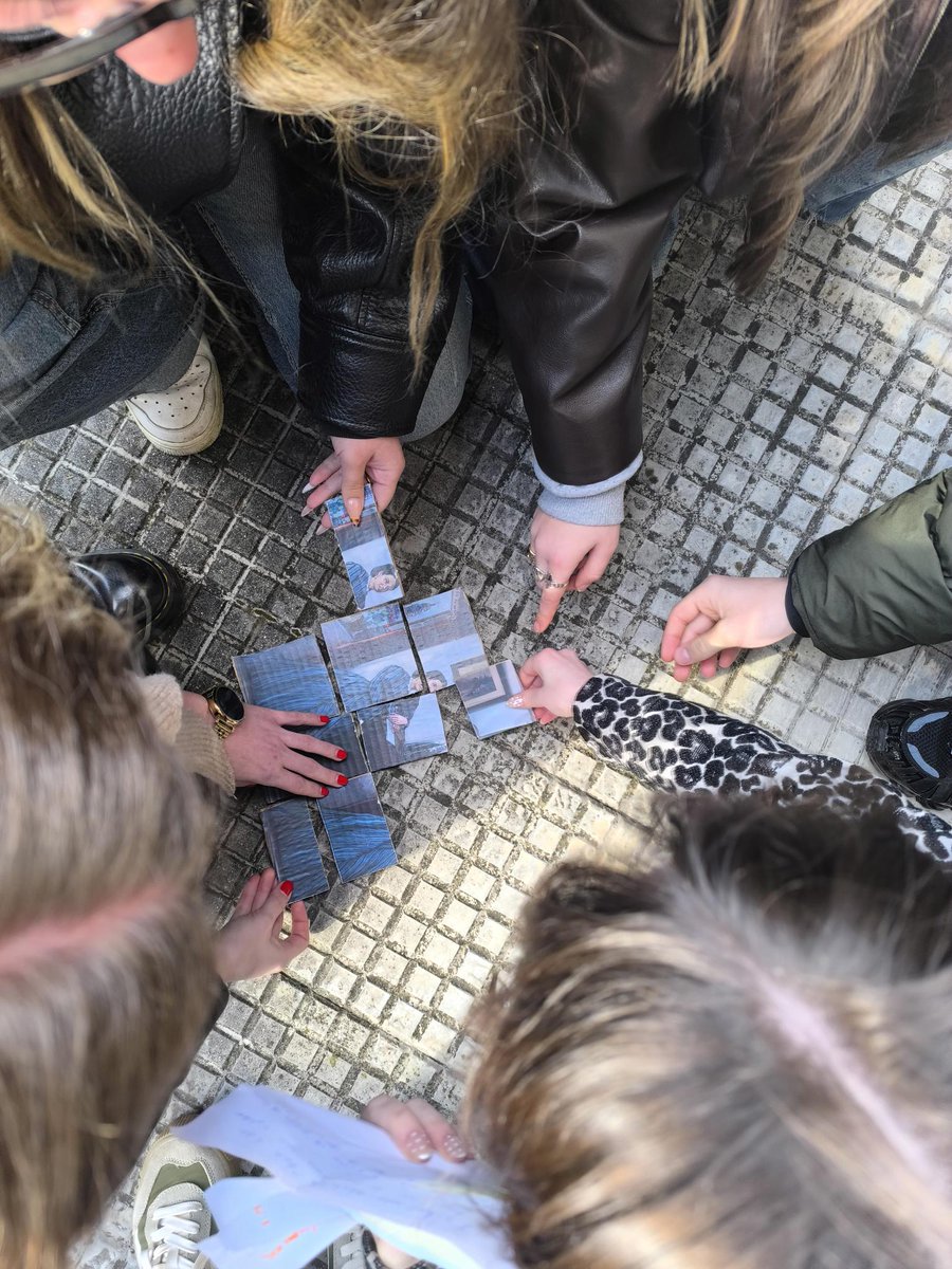 redegueando's tweet photo. Rosalía en modo escape room🌹🗝
O alumnado de 1º de Animación Sociocultural e Turística deseñou e puxo en marcha un escape room rosaliano… e o resultado foi espectacular 👏
💙 Unha actividade creativa, participativa e ademais integramente en galego!
#RosalíaDeCastro #Galego https://t.co/0h1RPxAwsH