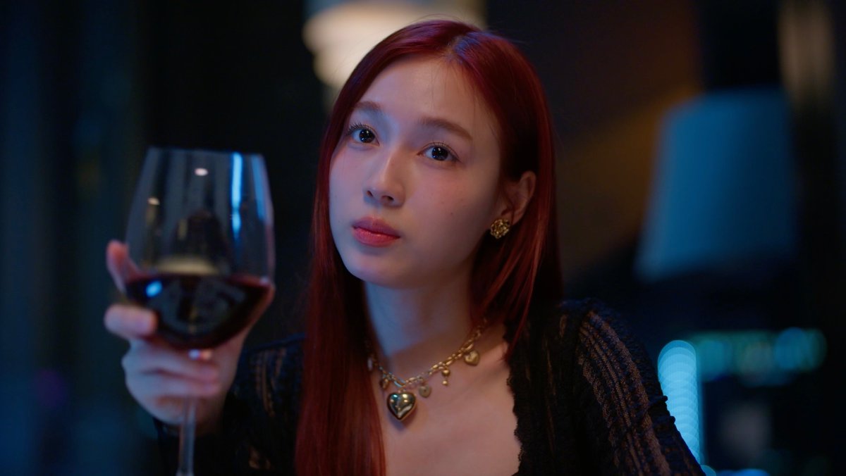 GMMTV's tweet photo. ของอร่อย ต้องค่อยๆ ชิม🍷 
#GirlRulesSeriesEP2 

@panlyyy @loverrukk https://t.co/hO0OoUYTEI