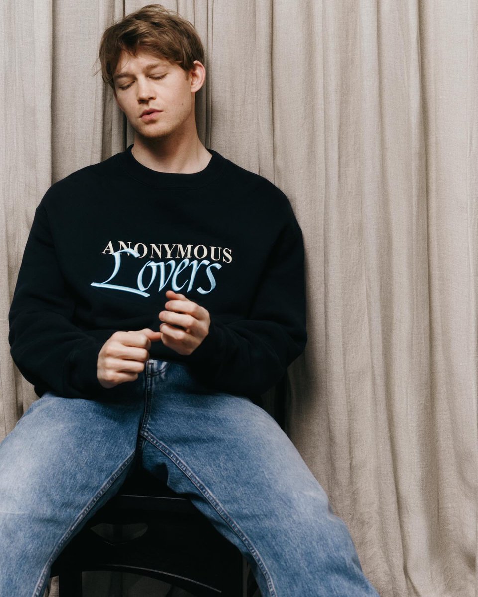 Joe Alwyn Styled 🌊🪶 tweet media