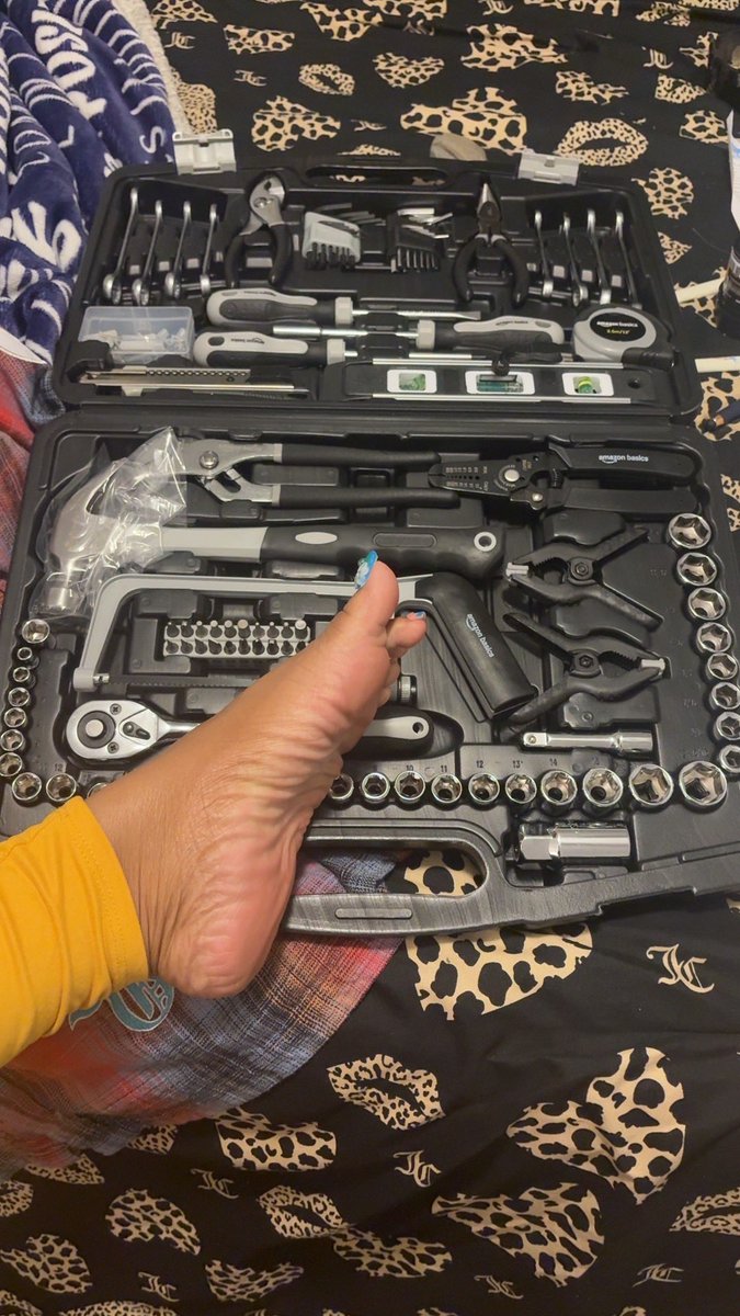 queenpr3ttyfeet's tweet photo. Good moaning who needs me to cum fix their pipe …… 😈🤗 so happy for my tool set now need a rolling tool box or tool bag … https://t.co/S7sJqSDGdW