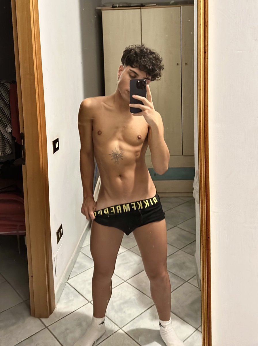 whospoison's tweet photo. missing my summer body https://t.co/ynJBYDeatj