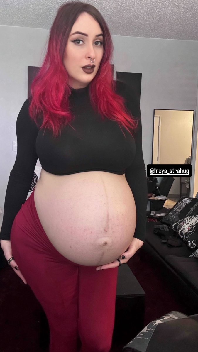 FreyaStrahug tweet media