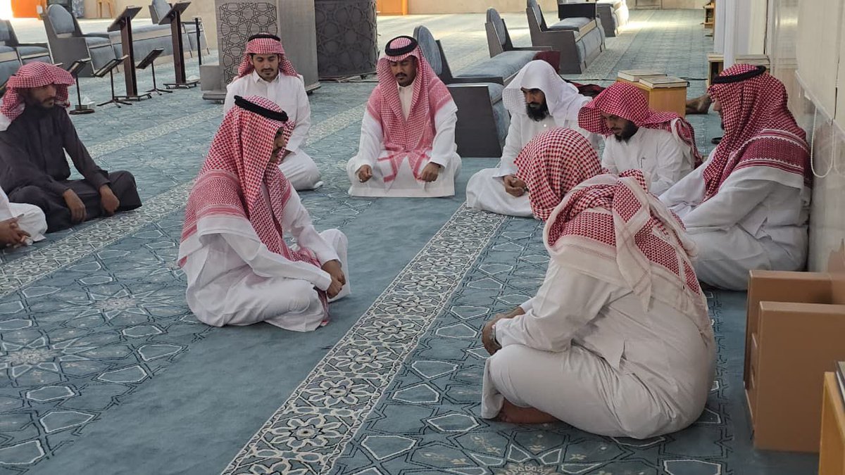 giya1186's tweet photo. رئيس وأعضاء ومنسوبو جمعية الدعوة يتقدمون بالتهنئة لأخيهم المتعاون في برامج جمعية الدعوة
 الشابّ / عبد الرحمن بن سلمان بن مبارك الحارثي 
على إتمامه حفظ القرآن كاملاً 
والتهنئة كذلك لوالده الدكتور / سلمان بن مبارك 
ولأسرته الكريمة .
نسأل الله أن يجعله من أهل القرآن الذين هم أهل الله وخاصته.