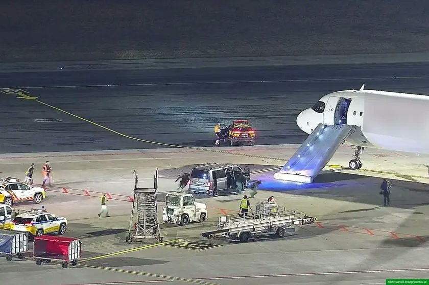 FAST INFO tweet media