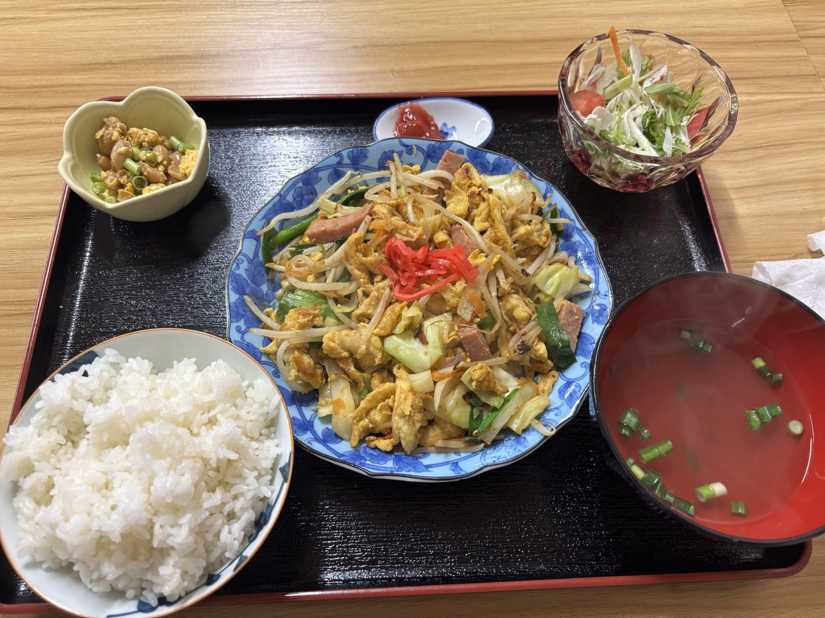 鶴見に沖縄家庭料理「糸満（いちまん）あんまー」オープンしました！昼は食堂、夜は居酒屋、本格沖縄家庭料理が楽しめるお店です。
横浜・鶴見沖縄県人会館1階。おきなわ物産センター奥にあります。

yuntakuya.okinawa/2026/03/tsurum…