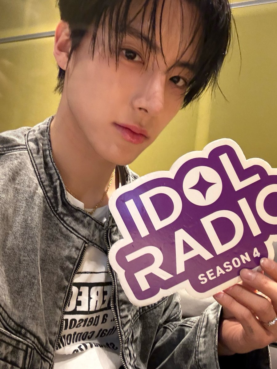 에정 tweet media