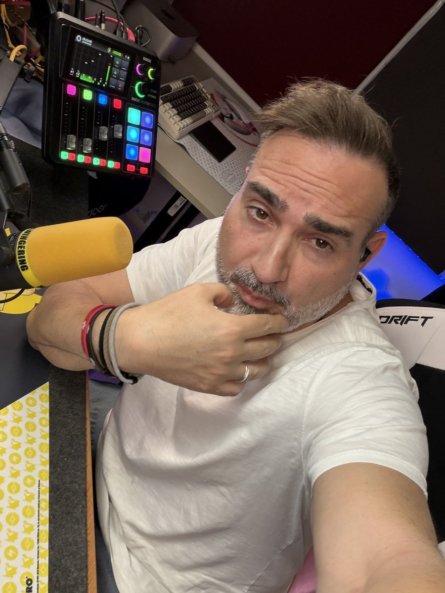 Swingering tweet media