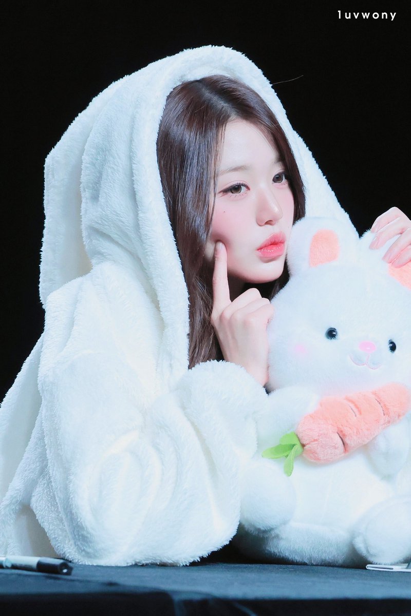 1uvwony's tweet photo. 260315 🐰🐇🥕

#아이브 #IVE #원영 #장원영 #WONYOUNG #JANGWONYOUNG https://t.co/AhbdKc8XEc