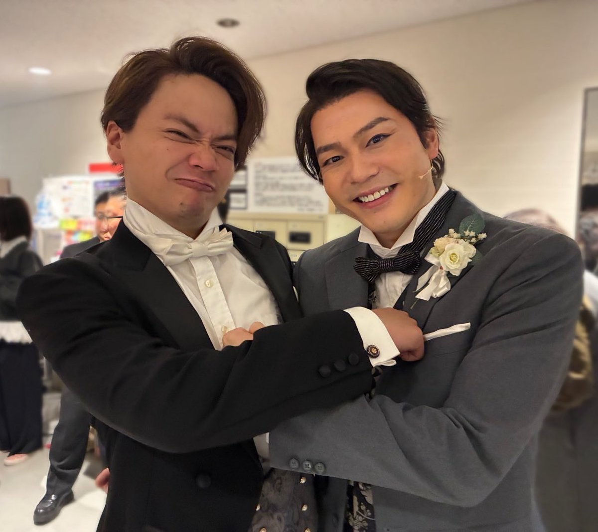 V_T_Sato's tweet photo. ミュージカル
「ジキル&amp;ハイド」
無事に自分の初日の幕があきました！

お越し下さいました皆様
ありがとうございました！

山田和也さんはじめ
沢山の先生方やキャスト仲間に
様々なアドバイスをいただき
役を深めてくることが出来ました！
心から感謝です！

千秋楽まで全力で頑張ります！ https://t.co/nE2H7QEsb6