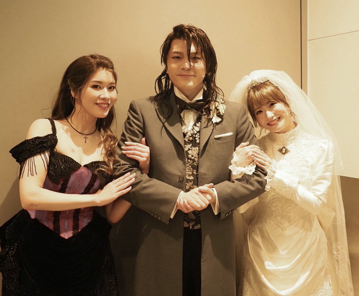 V_T_Sato's tweet photo. ミュージカル
「ジキル&amp;ハイド」
無事に自分の初日の幕があきました！

お越し下さいました皆様
ありがとうございました！

山田和也さんはじめ
沢山の先生方やキャスト仲間に
様々なアドバイスをいただき
役を深めてくることが出来ました！
心から感謝です！

千秋楽まで全力で頑張ります！ https://t.co/nE2H7QEsb6