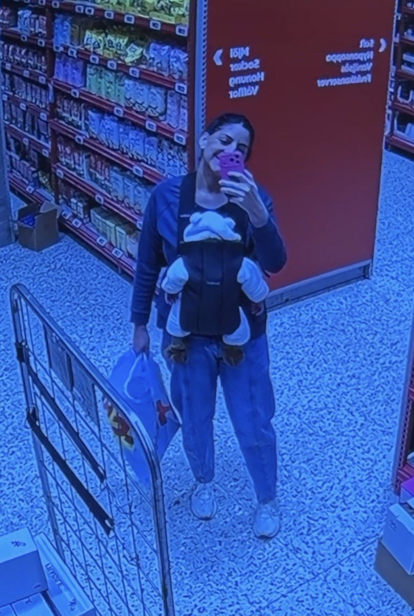 Hoy nos fuimos de compras los dos solitos por primera vez , me puse nerviosa pero pasamos la prueba y salió todo espectacular. Ama andar en auto , automáticamente se queda dormido 🥰 mi osito, mi compañerito ahora no nos para nadie 🧸🩵