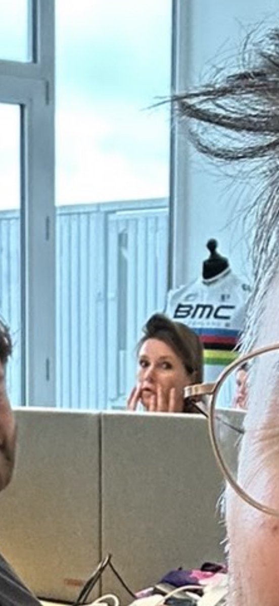 De Rosse Magiër tweet media