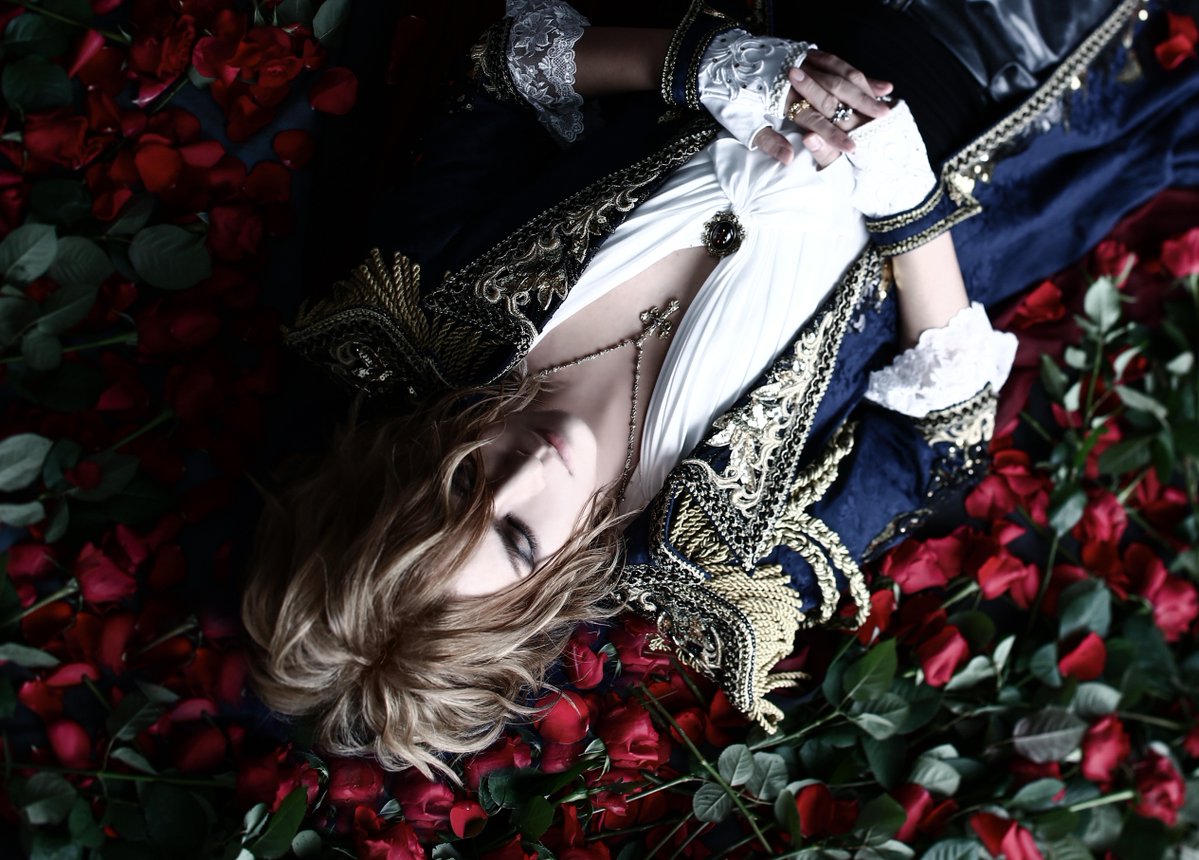 何年も脚本を書きながら育て上げたサンジェルマン伯爵の考え方が、この思想の核になった。
俺には絶対の自信がある。