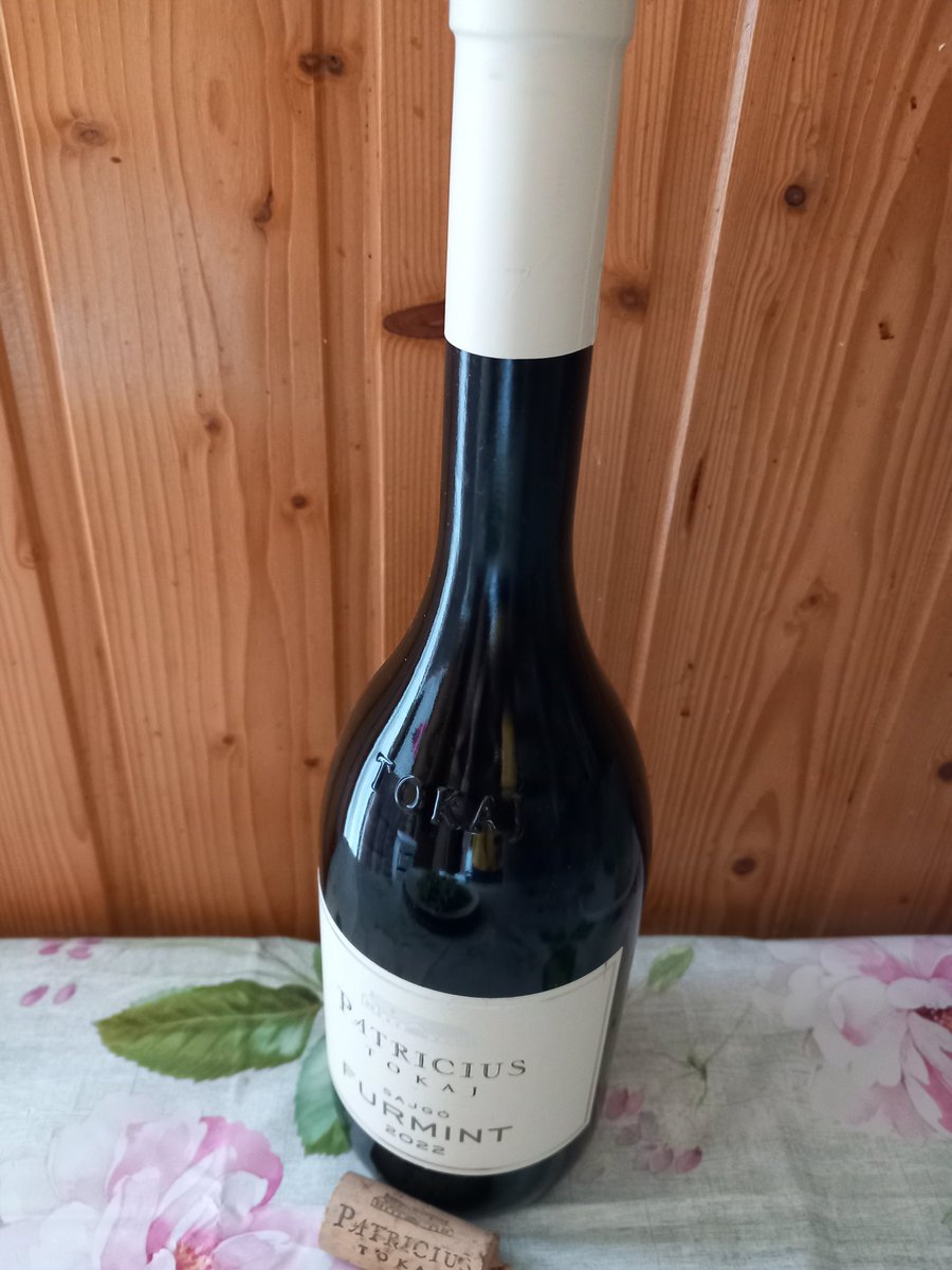 ciao_lasagne's tweet photo. Mai kiválasztott! 🥂
Patricius Sajgó Furmint 2022
Egy csodás nedű Bodrogkisfaludról.
Imádom a dűlőszelektált tételeket.
Amúgy obszidiánról mikor hallottál utoljára/először?
#invinoveritas
#winelovers
#Tokaj
#Furmint https://t.co/RGmbjfg6I1