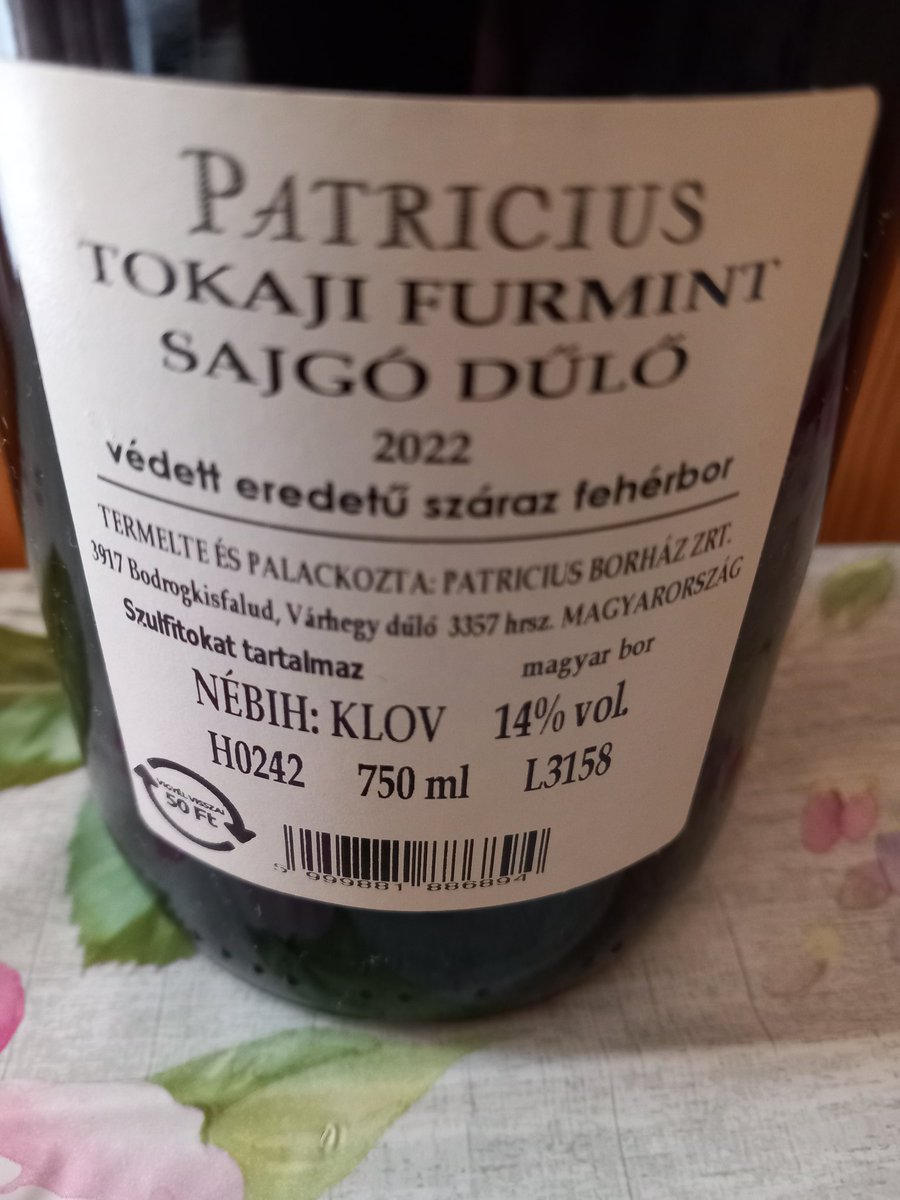 ciao_lasagne's tweet photo. Mai kiválasztott! 🥂
Patricius Sajgó Furmint 2022
Egy csodás nedű Bodrogkisfaludról.
Imádom a dűlőszelektált tételeket.
Amúgy obszidiánról mikor hallottál utoljára/először?
#invinoveritas
#winelovers
#Tokaj
#Furmint https://t.co/RGmbjfg6I1