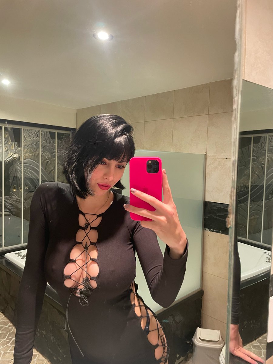 La Vera Emily tweet media