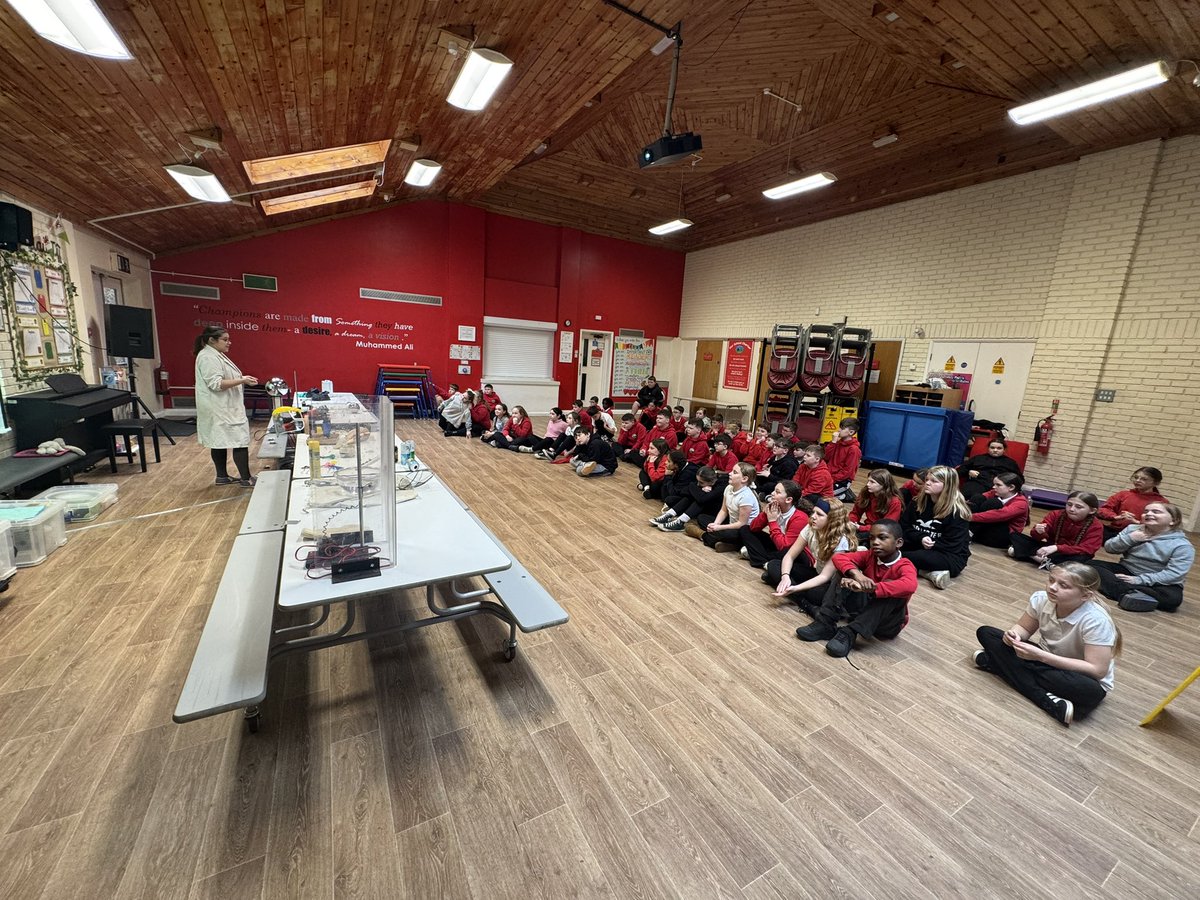 MrColes93's tweet photo. Year 5 &amp; 6 were extremely fortunate to celebrate British Science Week with a demonstration of different energy types with @Ri_Science. We got to see how energy can be transformed from one form to another through exciting demonstrations 🧪 🧫 🧬 

@NantYParcSchool @supermrtilley https://t.co/FOnkyJHH5D