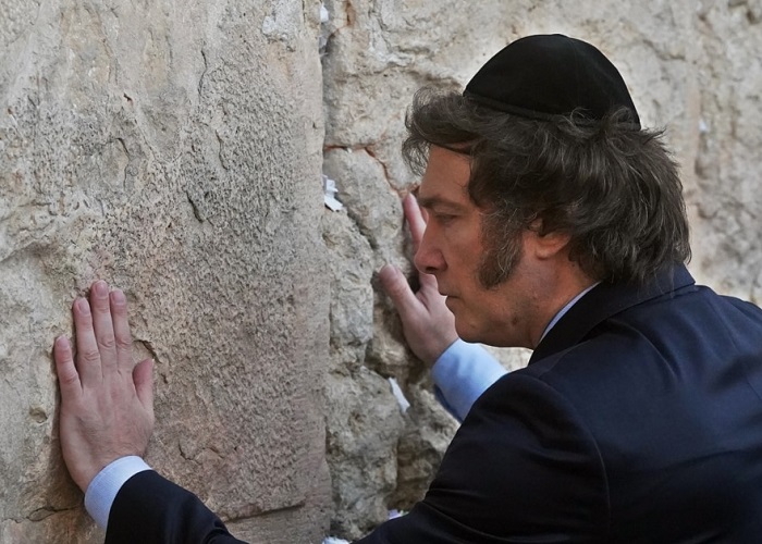 Info y Data tweet media