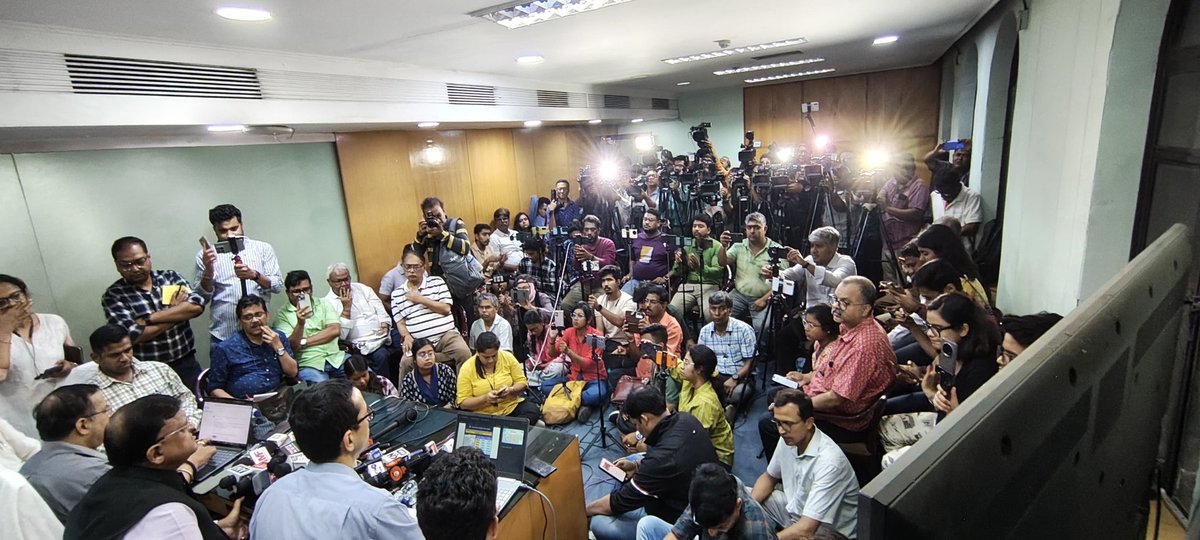 CEOWestBengal's tweet image. CEO West Bengal along with  Special ECI Observer, Addl CEOs, Dy. CEOs conducting Press Conference regarding the announcement of the General Election to the WBLA -2026 at CEO Office today.
#WBLA2026 #PressConference
@ECISVEEP @SpokespersonECI 
@PIBKolkata @airnews_kolkata