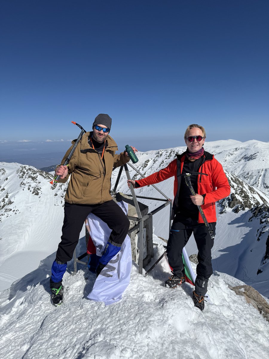 XOstudioFLOWERS's tweet image. XOstudio FLOWERS on the roof of the Balkans ⛰

Our flag reached the summit of Mount Musala (2,925 m) — the highest peak in Bulgaria and the entire Balkan Peninsula.

Winter ascent by Andrei Elistratov &amp;amp; Anton Perkin 🇲🇩

#Musala #Balkans #Mountains #XOstudioFLOWERS