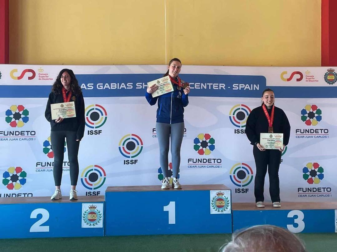 rfedeto's tweet photo. 🔝 Podios | 🏆 Copa Federación Carabina Tendido

📅 12-15 de marzo
📍 CEAR Granada 
🙋‍♂️ Organiza: FUNDETO

♀️ Dama

🥇 @helenarias (CAT) 612.5 
🥈 FRESNEDA Lucía (ARA) 597.7 
🥉 PASCUAL Marta (SMA) 588.8

#rfedeto #TiroOlímpico #ShootingTime #ShootingSports #carabina #tendido https://t.co/Mzm4OY8XCo