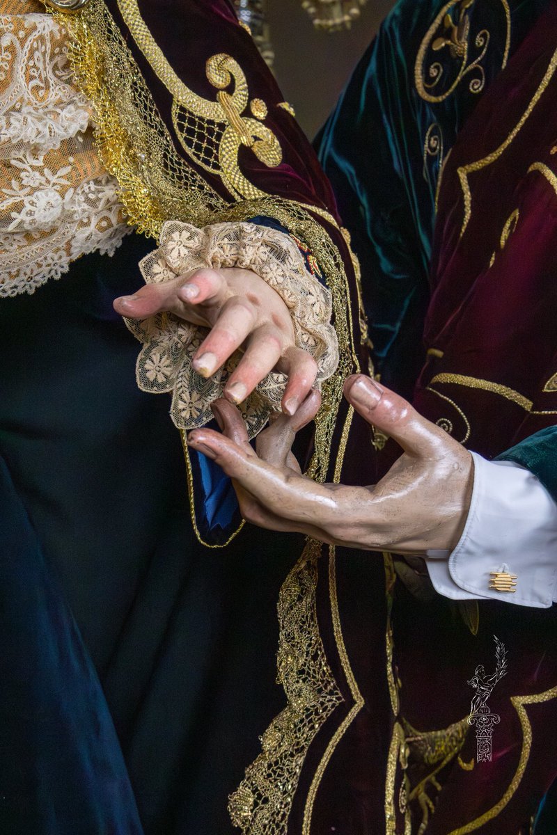 María Santísima de Gracia y Amparo ataviada en su paso de palio 
<a href="/HdadJavieres/">Los Javieres</a>
