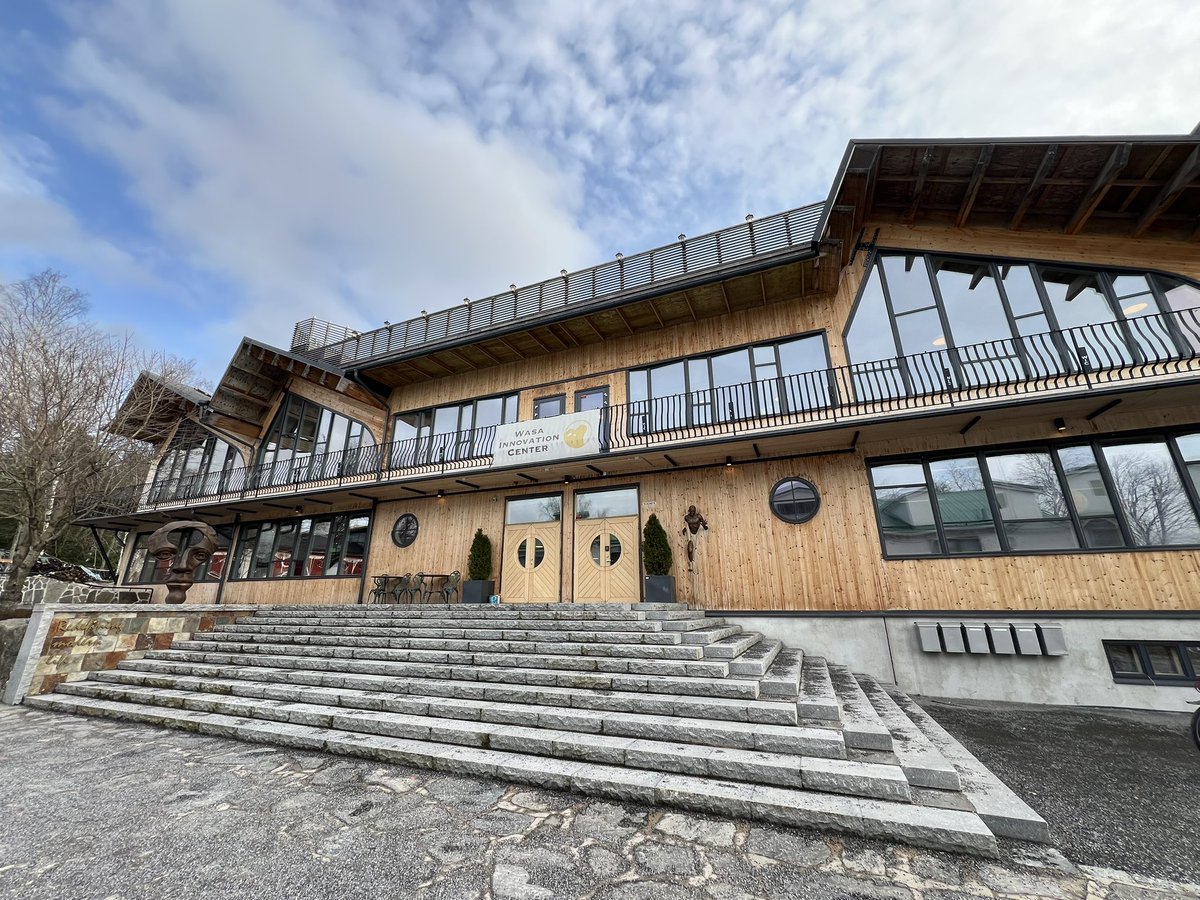 larsling tweet media