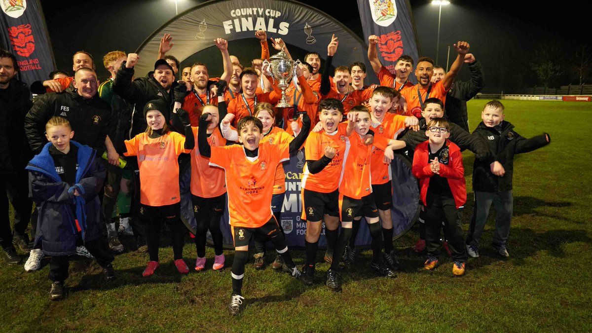 Manchester_FA's tweet photo. A selection of photos from the @GoCardless Saturday Amateur Cup Final between @SacredHeartFC Reserves and @HeywoodStJames are now available to view on our Facebook page ๐
Thank you to Chris Dyson for capturing the action ๐ธ
#MFACountyCup | #ROCHEY https://t.co/sM4lJCKJi3