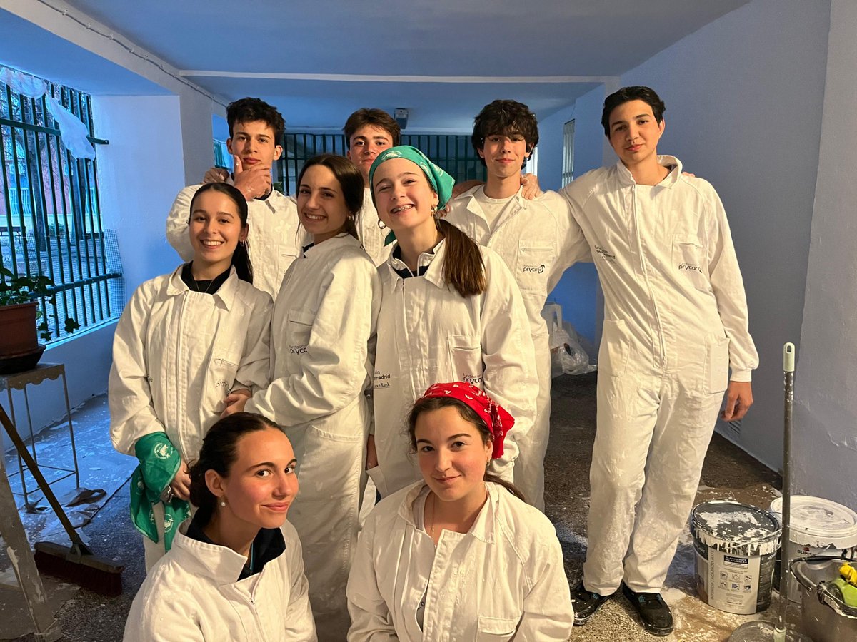 ce_fuenllana's tweet photo. 🎨 Un fin de semana de voluntariado y servicio.
Alumnos de Bachillerato han participado en #PaintingforOthers, una iniciativa de @cooperacion.
Una experiencia de solidaridad, trabajo en equipo y compromiso con los demás. 💙

#Voluntariado #PaintingForOthers #Andel #Fuenllana https://t.co/fGuzWgf6yt