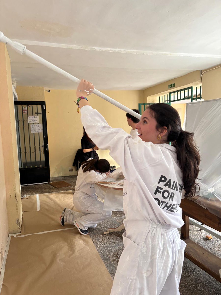 ce_fuenllana's tweet photo. 🎨 Un fin de semana de voluntariado y servicio.
Alumnos de Bachillerato han participado en #PaintingforOthers, una iniciativa de @cooperacion.
Una experiencia de solidaridad, trabajo en equipo y compromiso con los demás. 💙

#Voluntariado #PaintingForOthers #Andel #Fuenllana https://t.co/fGuzWgf6yt