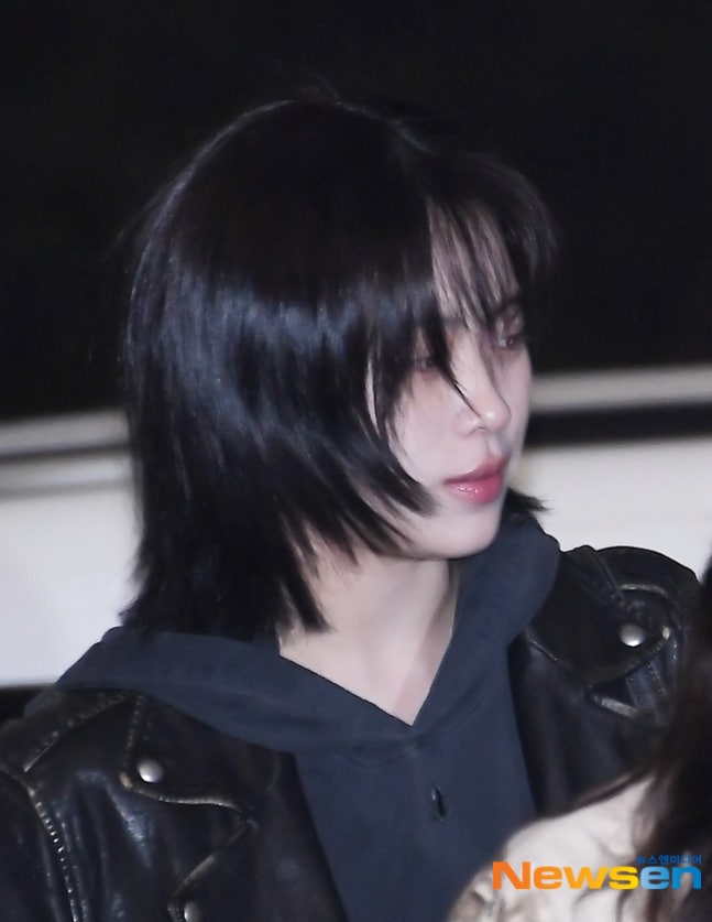 루진녀석존커인점
단발안털렸으면...
이상태로나타나서믿숭이들을 까ㅁ.짝놀라게할작정이었을거란거아녀
히히서프라이즈해야지>하고읏쇼읏쇼입고온게이거란거아녀
(착장은하루전에결정했을것같긴하지만 암튼)
진짜개커엽고내진도깨존나복복복얼굴짜부시켜즈고싶음