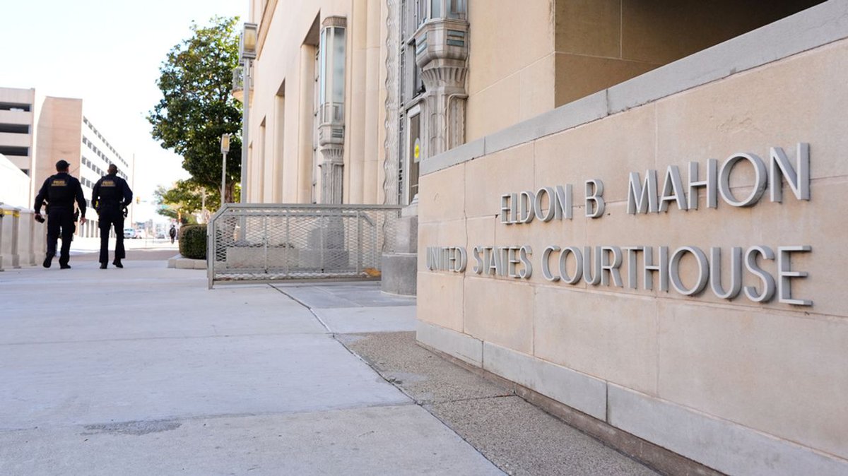 “Antifa” is not a real organization. The case against a fictional grouping is aimed at setting the legal precedent for applying the “Antifa” moniker to anyone the government wishes to target - Texas activists convicted of “material support for terrorism”
wsws.org/en/articles/20…