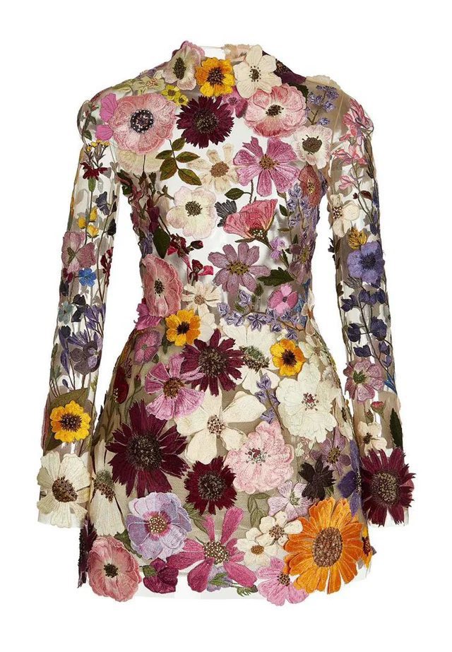 five years ago, taylor attended the grammys and had last minute alterations done on her custom oscar de la renta dress to include several daisies and a large sunflower

march 14, 2021